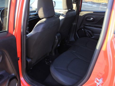 Used 2018 Jeep Renegade Altitude image 30