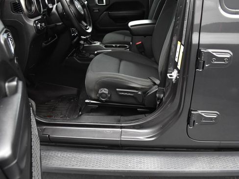 Used 2018 Jeep Wrangler Unlimited Sport S image 7