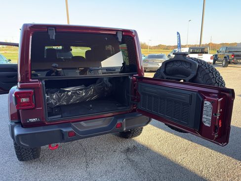 Used 2022 Jeep Wrangler Unlimited Rubicon w/ LED Lighting Group image 17