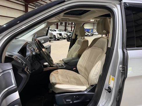 Used 2019 Ford Explorer Platinum AWD/4WD image 14