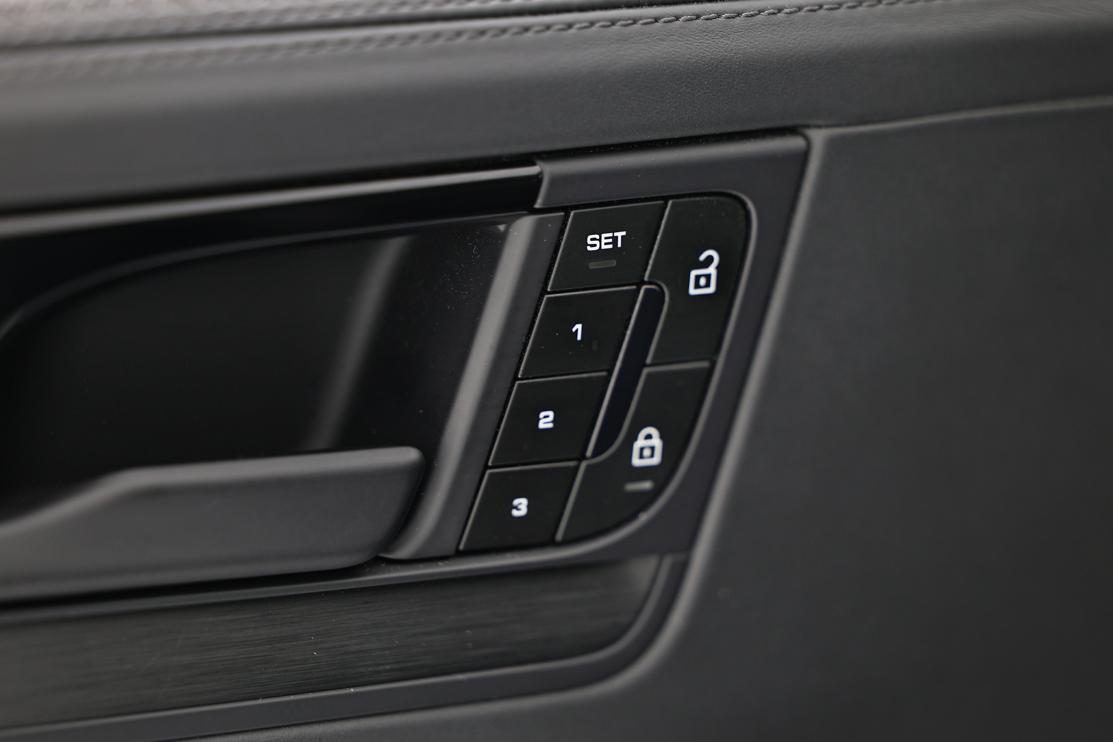 Certified 2025 Porsche Cayenne GTS AWD/4WD image 19