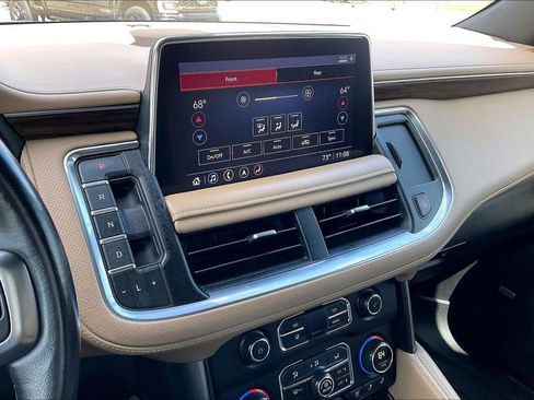 Used 2021 Chevrolet Suburban Premier w/ Premium Package AWD/4WD image 24