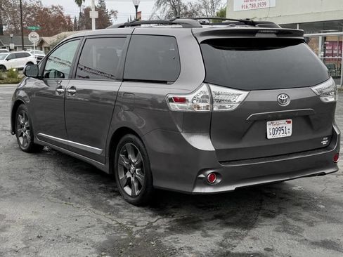 Used 2016 Toyota Sienna SE Premium image 18