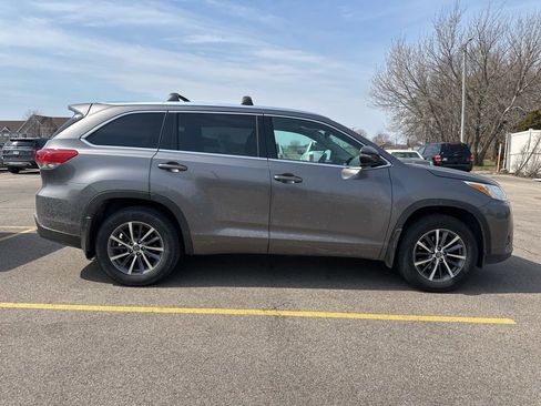 Used 2018 Toyota Highlander XLE image 4