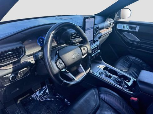 Used 2022 Ford Explorer Platinum w/ Equipment Group 601A AWD/4WD image 5