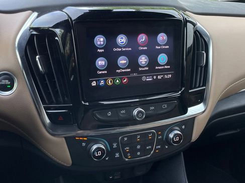 Used 2023 Chevrolet Traverse Premier FWD image 17