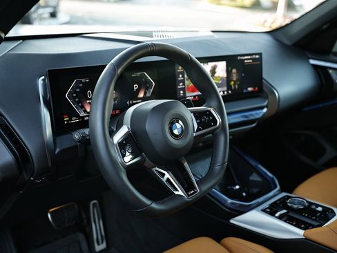 Certified 2025 BMW X3 xDrive30i w/ M Sport Package image 18