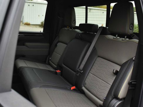 Used 2025 Chevrolet Silverado 2500 ZR2 w/ Technology Package AWD/4WD image 13