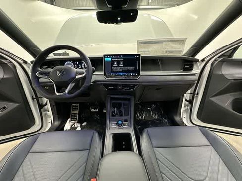 New 2026 Volkswagen Tiguan SE R-Line image 18