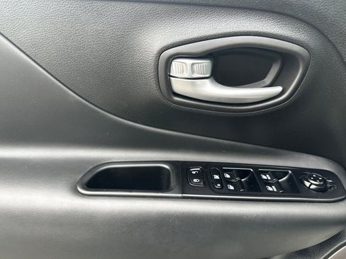 Used 2023 Jeep Renegade Latitude image 11