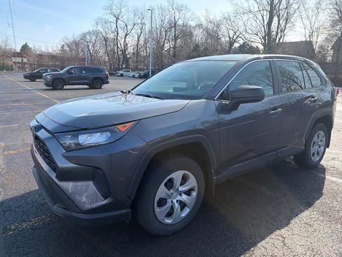 Used 2022 Toyota RAV4 LE image 8