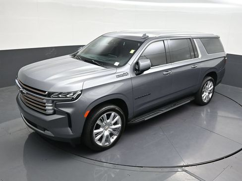 Used 2021 Chevrolet Suburban High Country AWD/4WD image 17