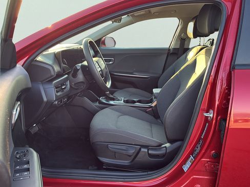 Certified 2025 Kia K4 FWD image 32