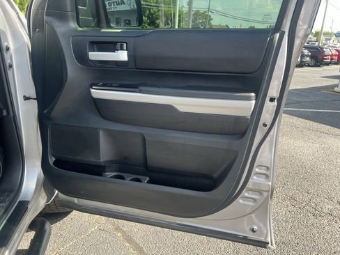 Used 2018 Toyota Tundra SR5 image 36