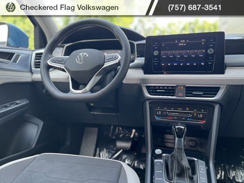 New 2025 Volkswagen Taos SE image 5