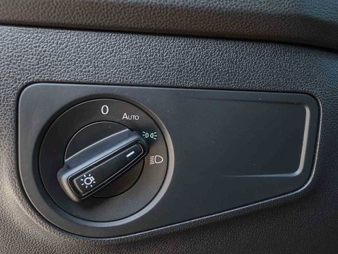 Used 2018 Volkswagen Tiguan S image 23