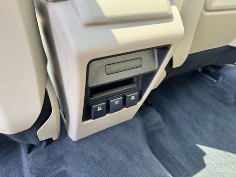 Used 2018 Land Rover Discovery Sport HSE image 17