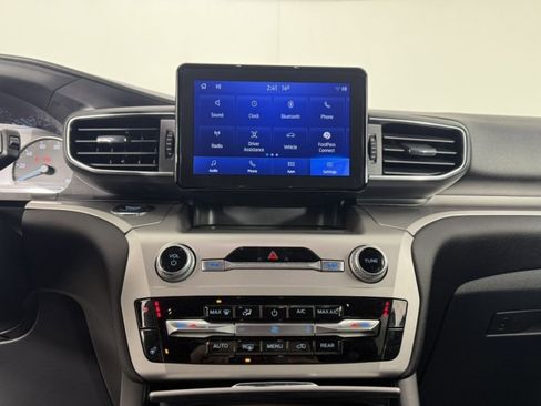 Used 2022 Ford Explorer XLT w/ Equipment Group 202A image 16