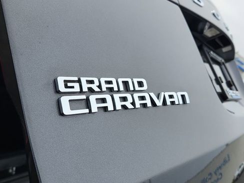 Used 2014 Dodge Grand Caravan SXT image 29