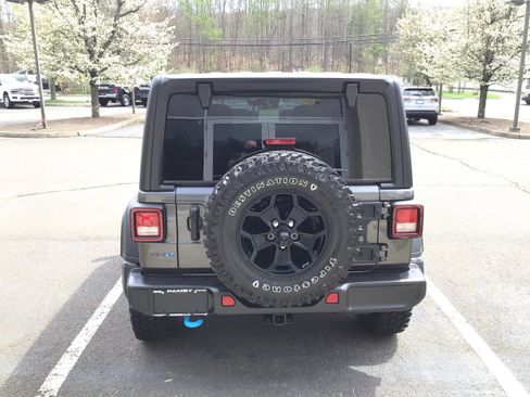 Used 2023 Jeep Wrangler Unlimited w/ Cold Weather Group AWD/4WD image 6