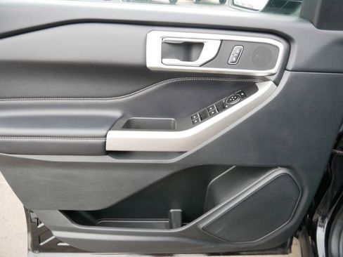 Certified 2022 Ford Explorer XLT w/ Equipment Group 202A image 9