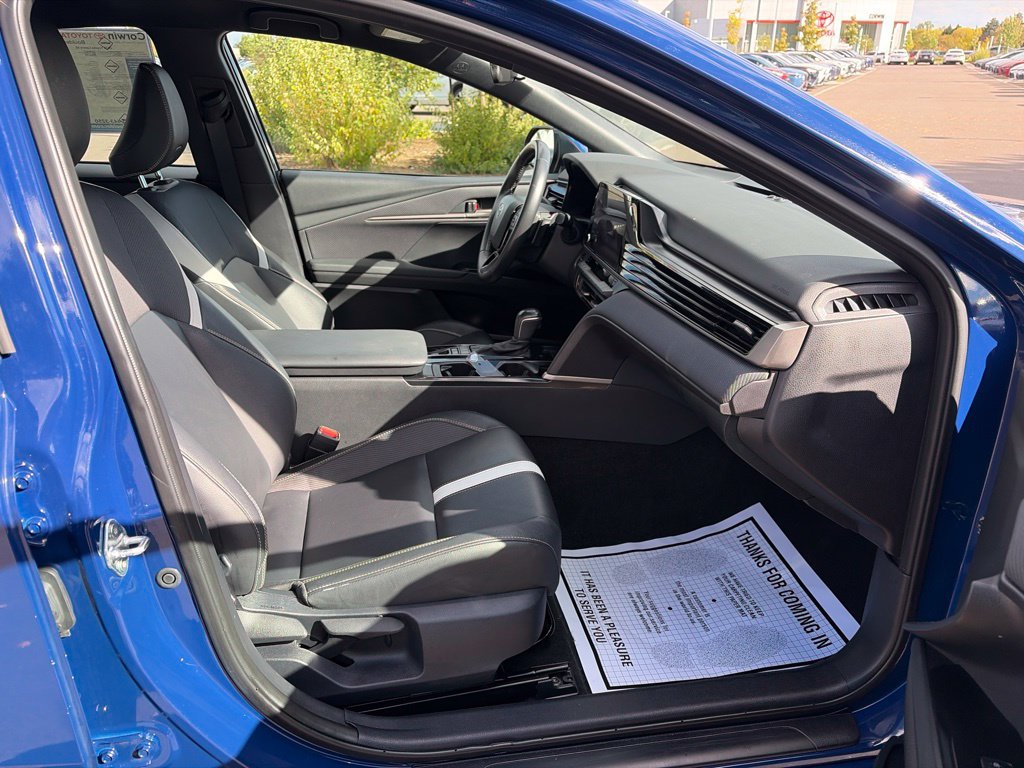 Used 2025 Toyota Camry SE FWD image 13