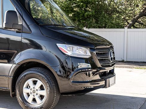 Used 2020 Mercedes-Benz Sprinter 2500 w/ Driver Convenience Package image 4