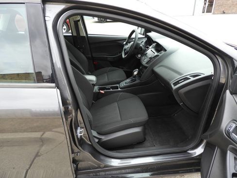 Used 2017 Ford Focus SE FWD image 30