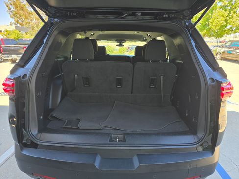 Used 2023 Chevrolet Traverse LT image 29