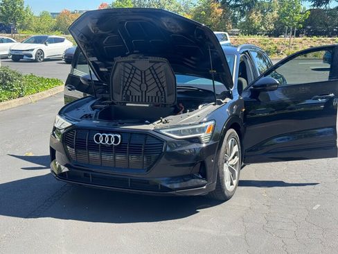 Used 2021 Audi e-tron Premium Plus w/ Premium Plus Package AWD/4WD image 3