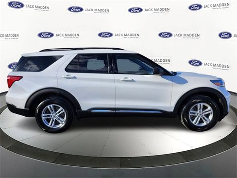 Certified 2022 Ford Explorer XLT image 6