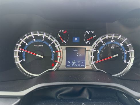 Used 2018 Toyota 4Runner SR5 Premium image 13