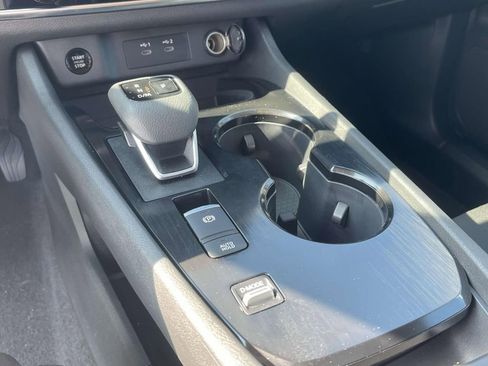 Used 2025 Nissan Rogue S image 30