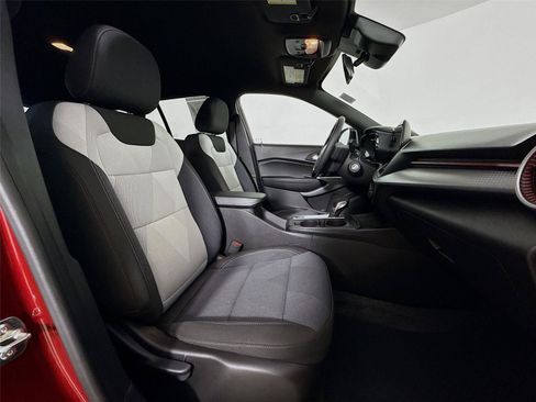 Used 2025 Chevrolet Trax RS w/ Driver Confidence Package FWD image 27