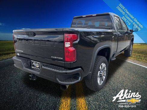 Used 2025 Chevrolet Silverado 2500 Custom w/ Custom Value Package image 8