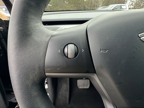 Used 2021 Tesla Model Y Long Range image 26