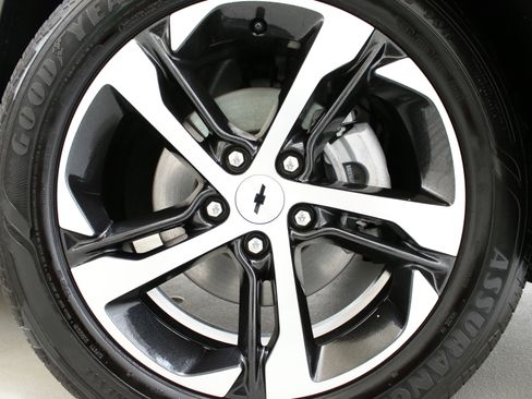 Certified 2025 Chevrolet Trax RS w/ Driver Confidence Package FWD image 37