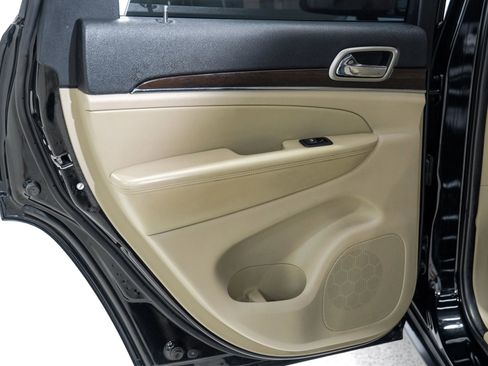 Used 2017 Jeep Grand Cherokee Limited image 44