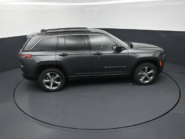 New 2026 Jeep Grand Cherokee Limited w/ Trailer Tow Package AWD/4WD image 18