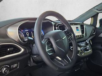 New 2026 Chrysler Pacifica Select video 3