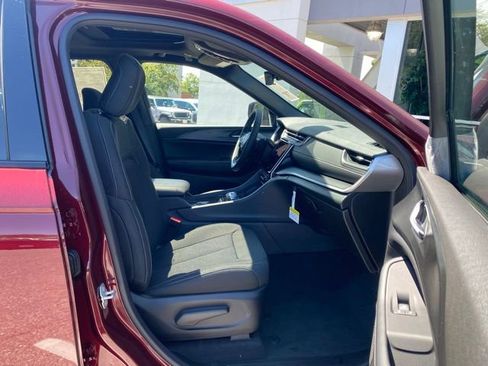 New 2025 Jeep Grand Cherokee Laredo X w/ Luxury Tech Group I AWD/4WD image 27