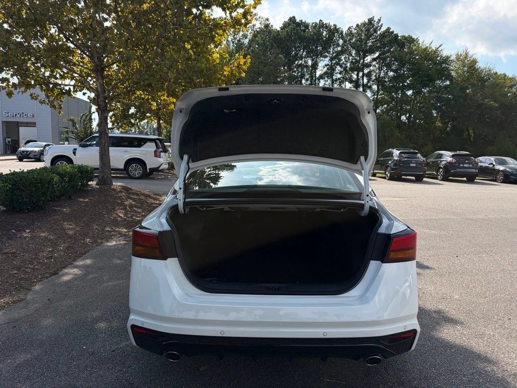 Certified 2025 Nissan Altima 2.5 SR w/ SR Premium Package FWD image 6
