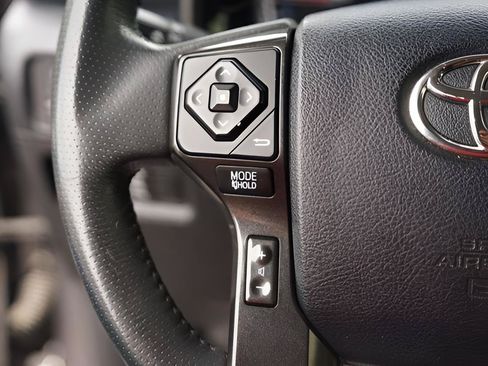 Used 2018 Toyota 4Runner TRD Off-Road AWD/4WD image 22