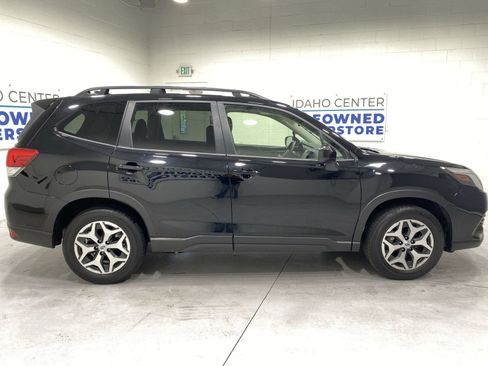 Used 2024 Subaru Forester Premium AWD/4WD image 9