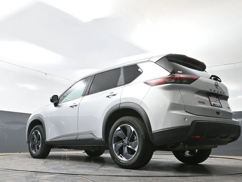 Used 2025 Nissan Rogue SV AWD/4WD image 53