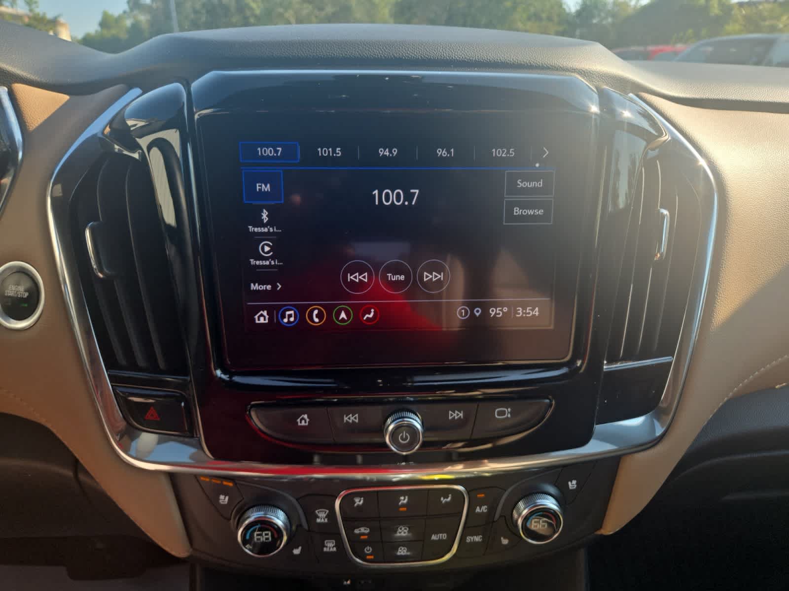 Used 2023 Chevrolet Traverse Premier FWD image 16