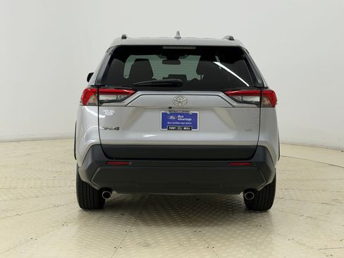 Used 2020 Toyota RAV4 LE FWD image 10