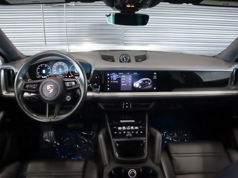 Certified 2024 Porsche Cayenne Coupe AWD/4WD image 12
