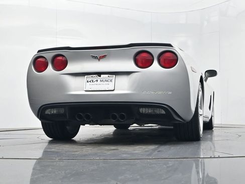 Used 2005 Chevrolet Corvette Coupe w/ Preferred Equipment Group RWD image 37