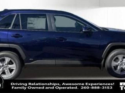 Used 2025 Toyota RAV4 XLE AWD/4WD image 5